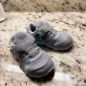 EUC!! Girls Under Armour sneakers!
